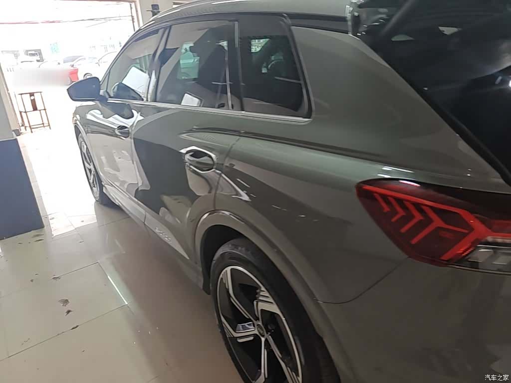 Audi Q4 e-tron, 2023 все фото