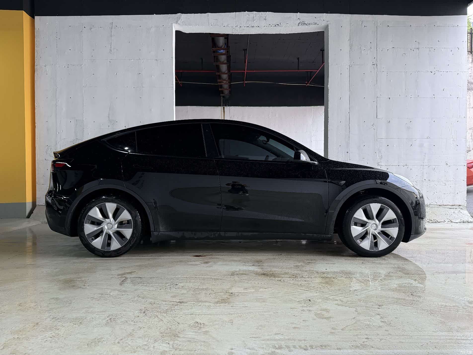 Tesla Model Y, 2023 4