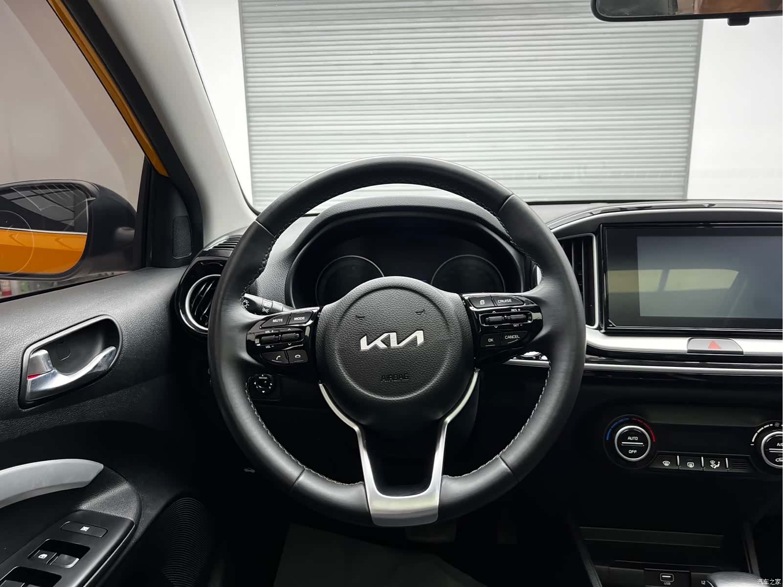 Kia KX1, 2022 10