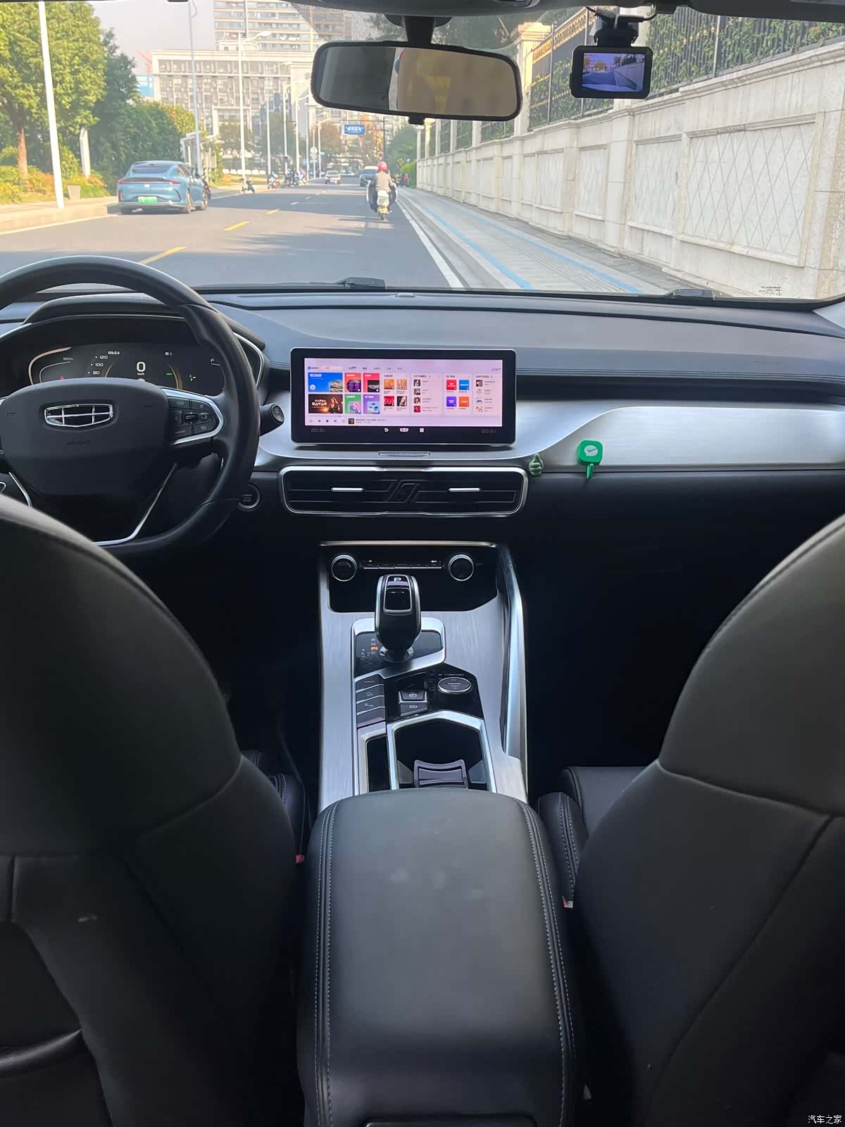 Geely Coolray, 2021 9