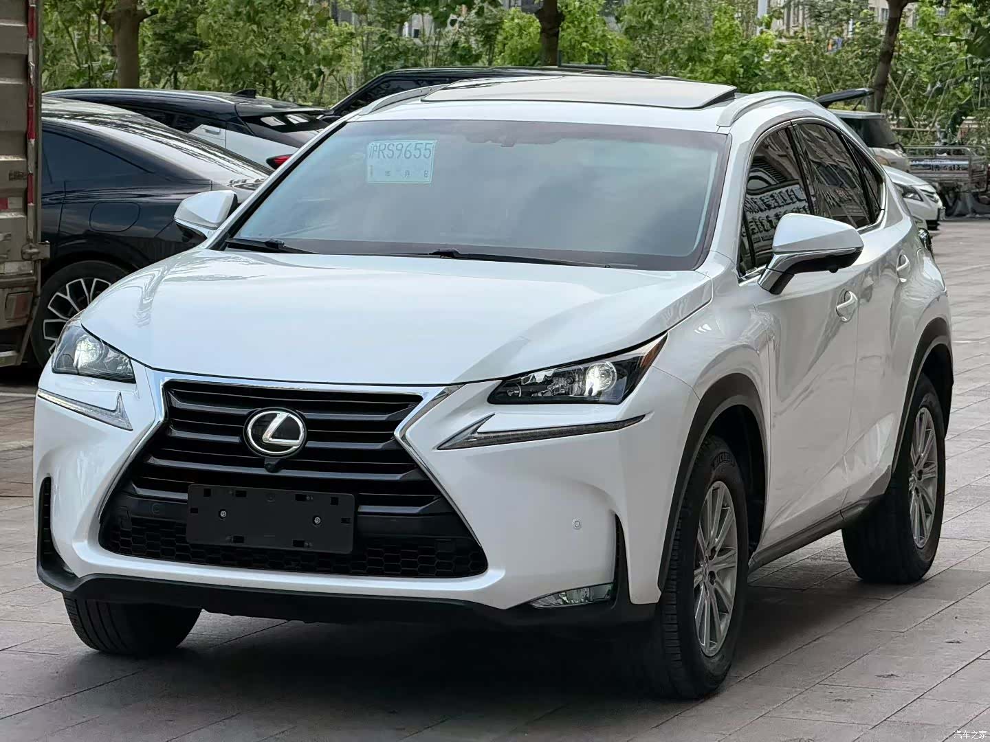 Lexus NX, 2016 2