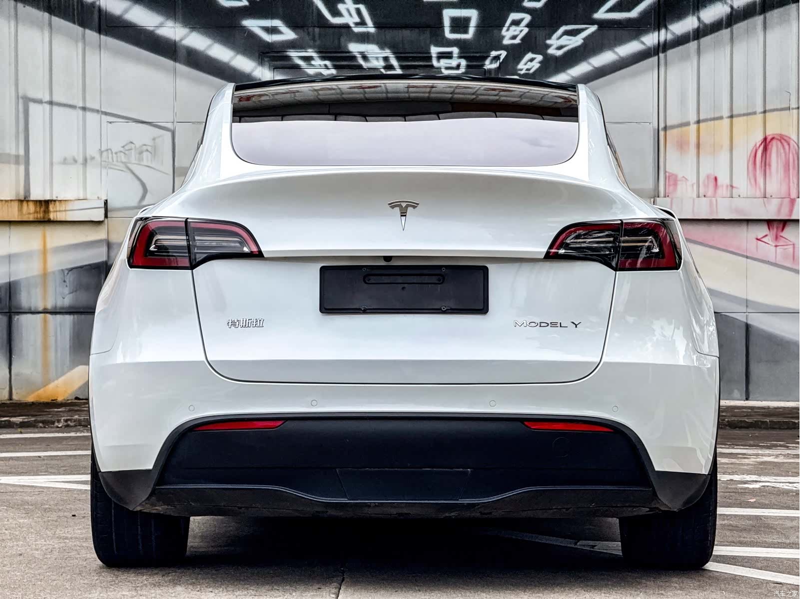 Tesla Model Y, 2023 4