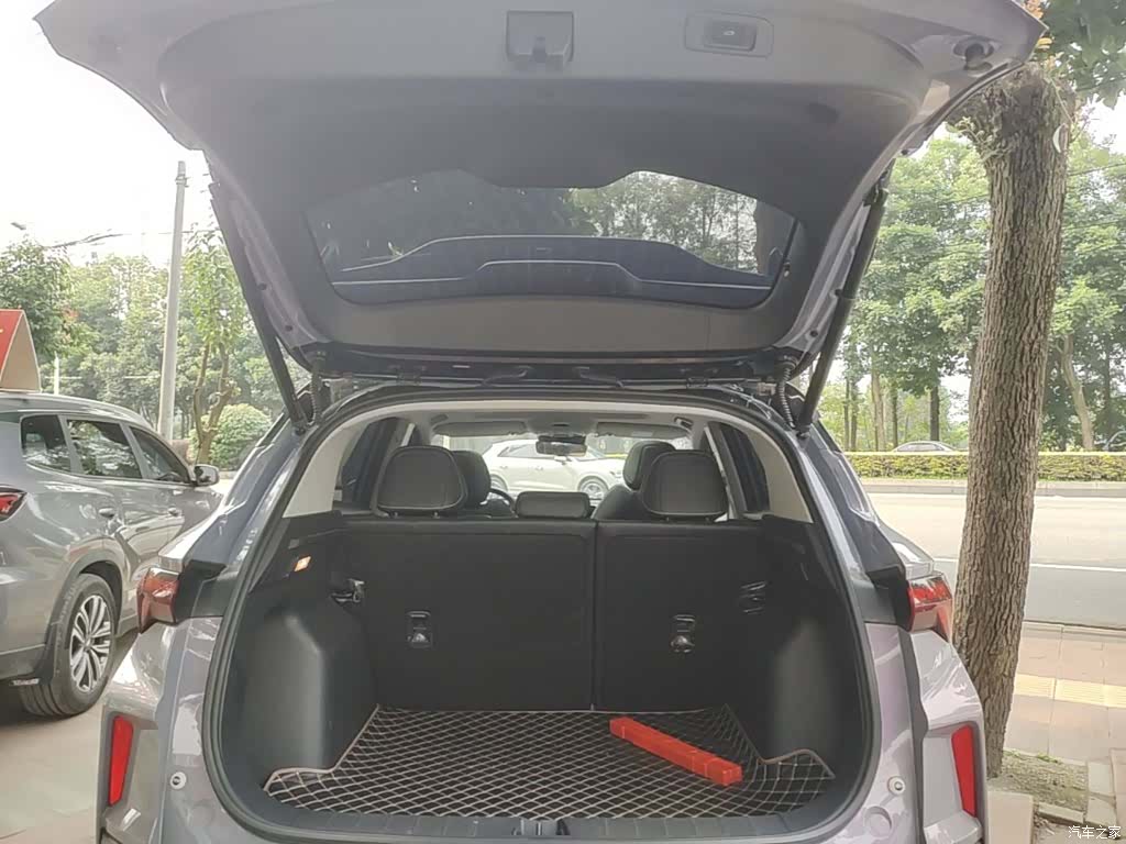 Geely Coolray, 2023 19