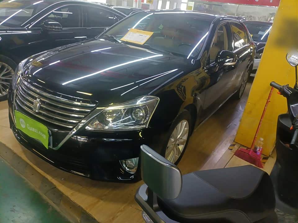 Toyota crown