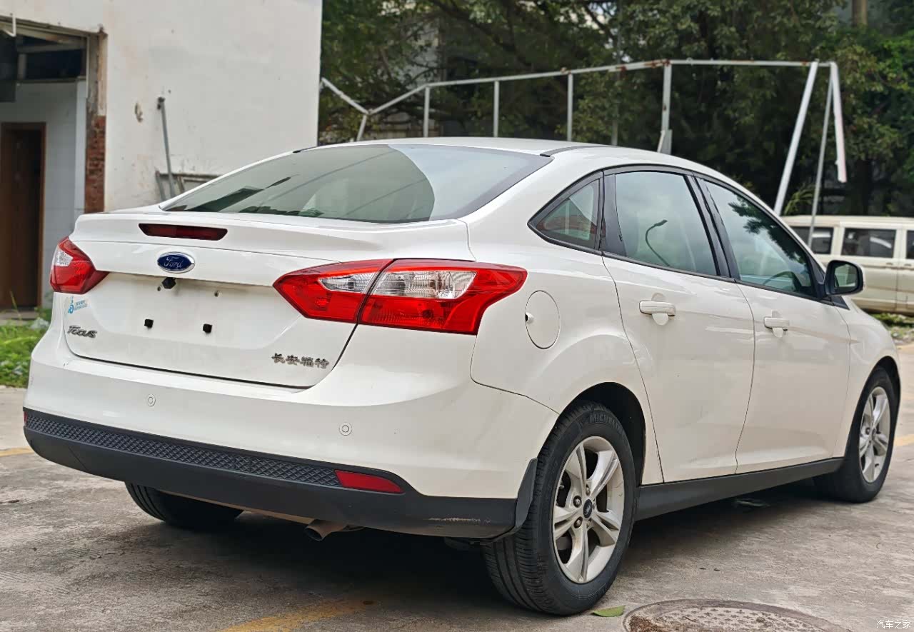 Ford Focus, 2014 4