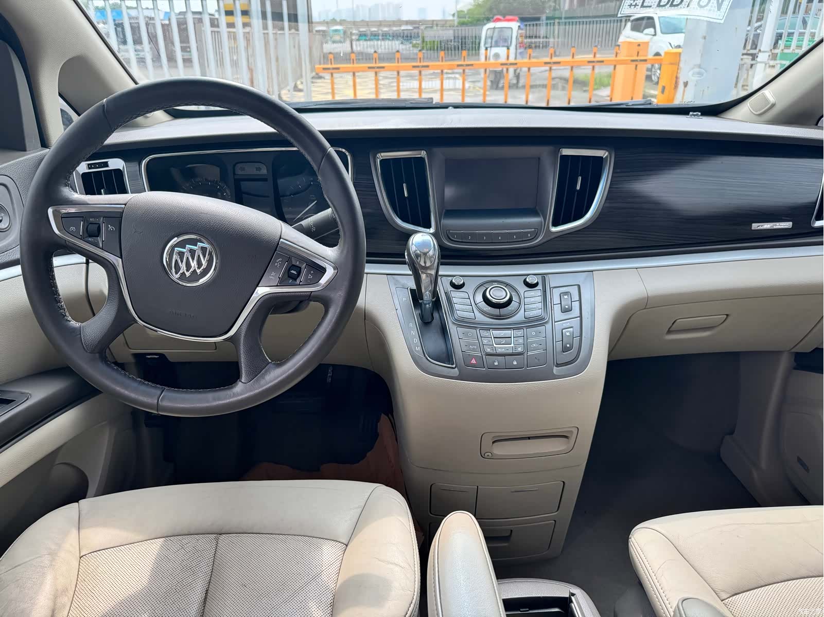 Buick GL8, 2011 11