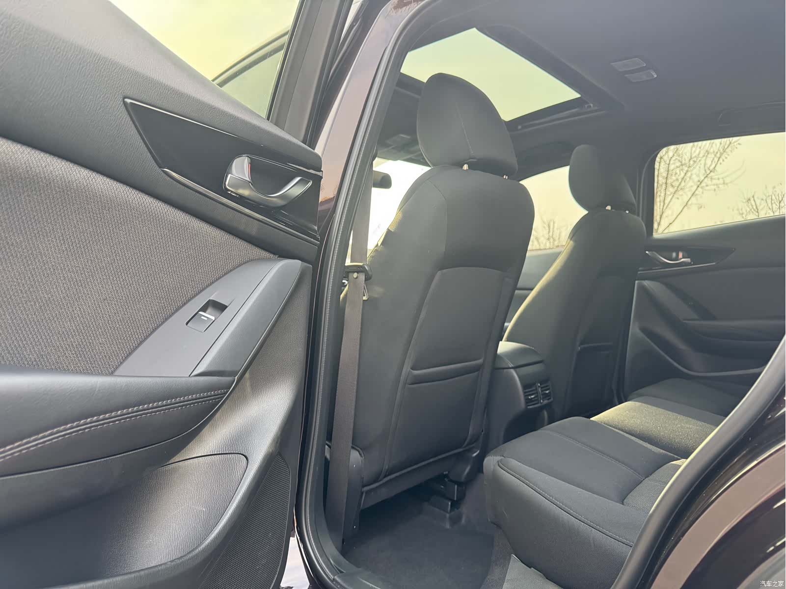 Mazda CX-4, 2023 12