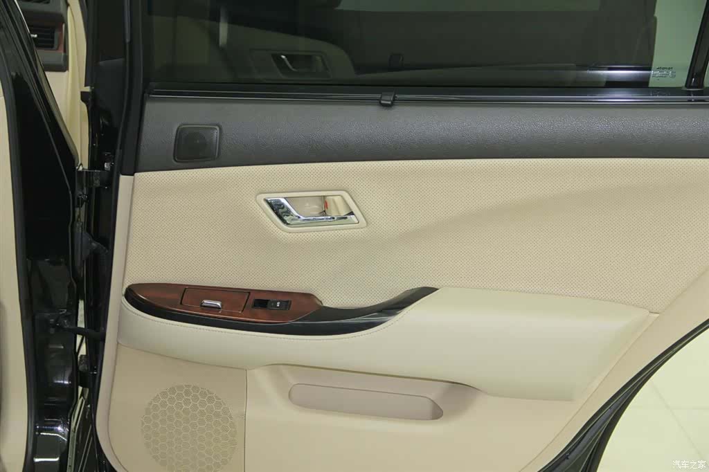 Toyota Crown, 2013 24