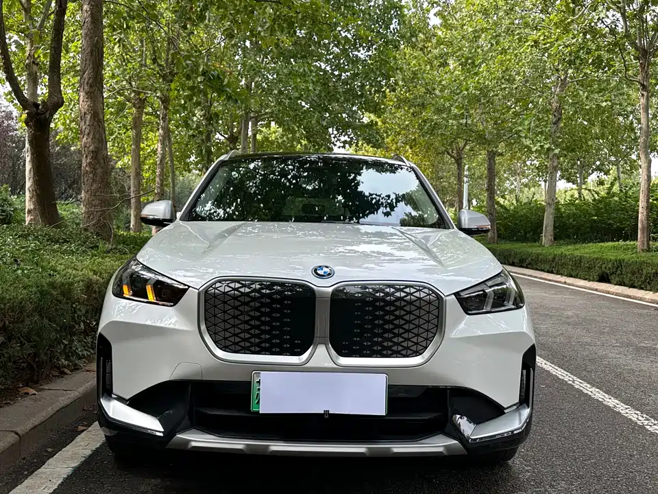 BMW iX1