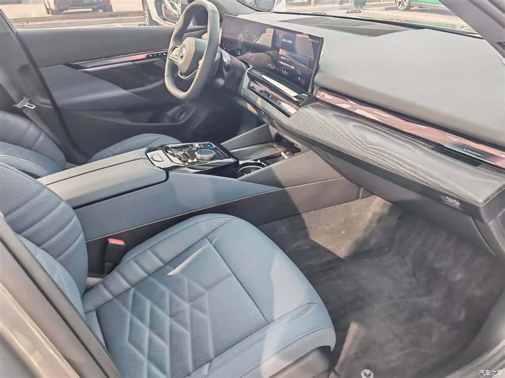 BMW i5, 2025 все фото