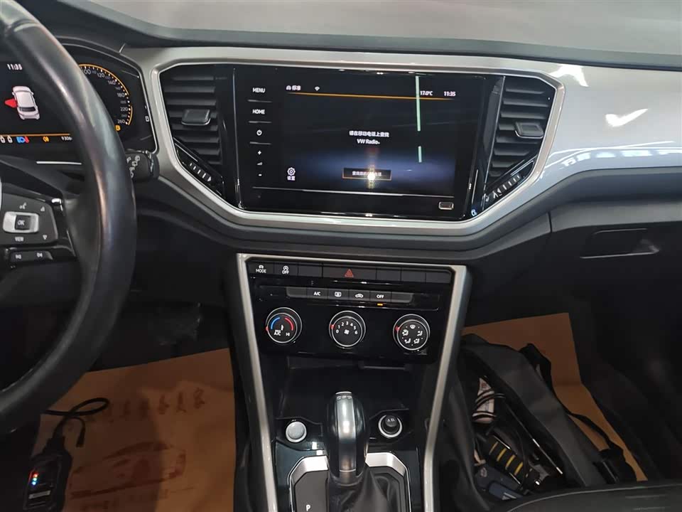 Volkswagen T-ROC exploring Songs