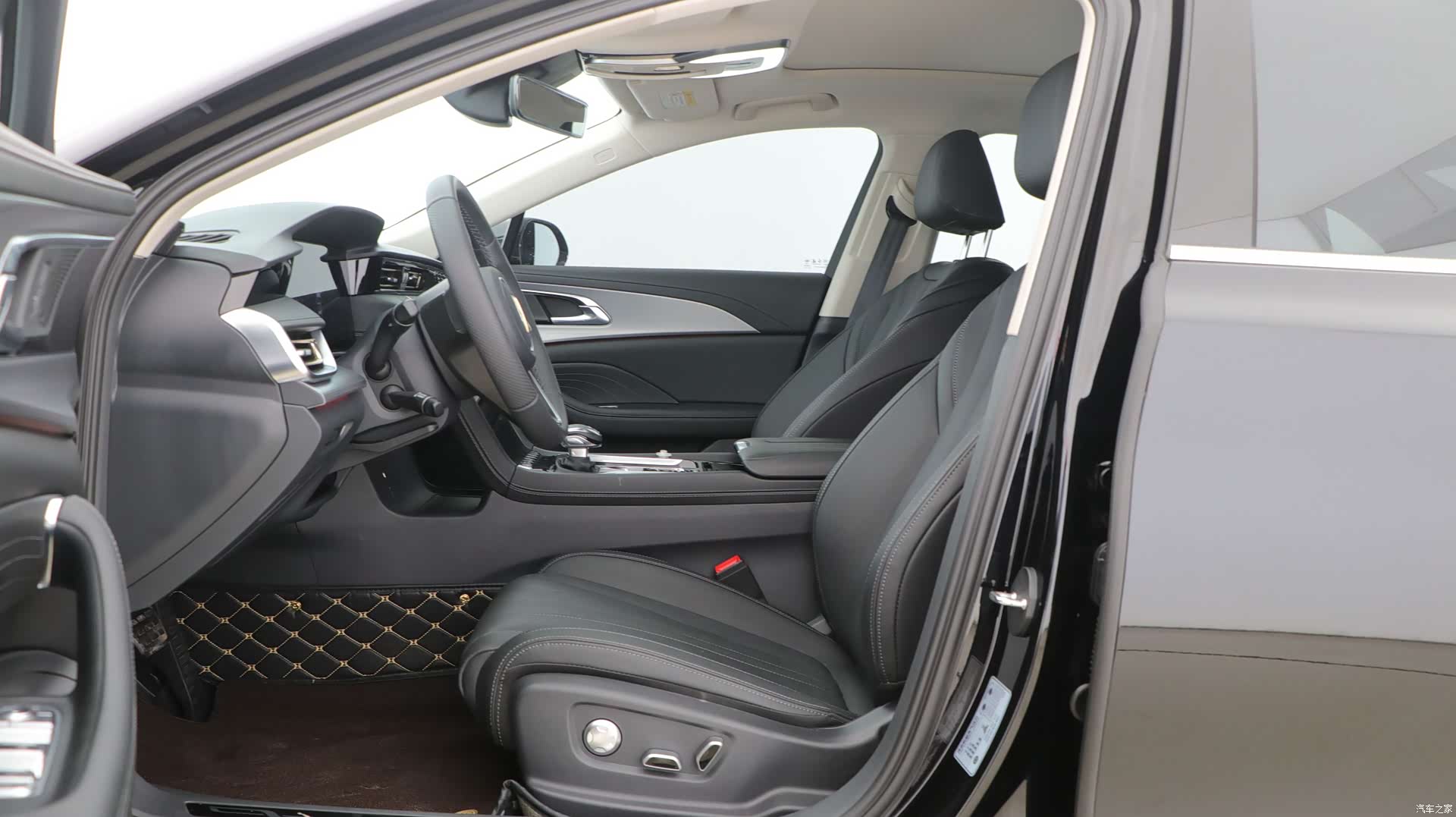 Hongqi H5, 2023 13