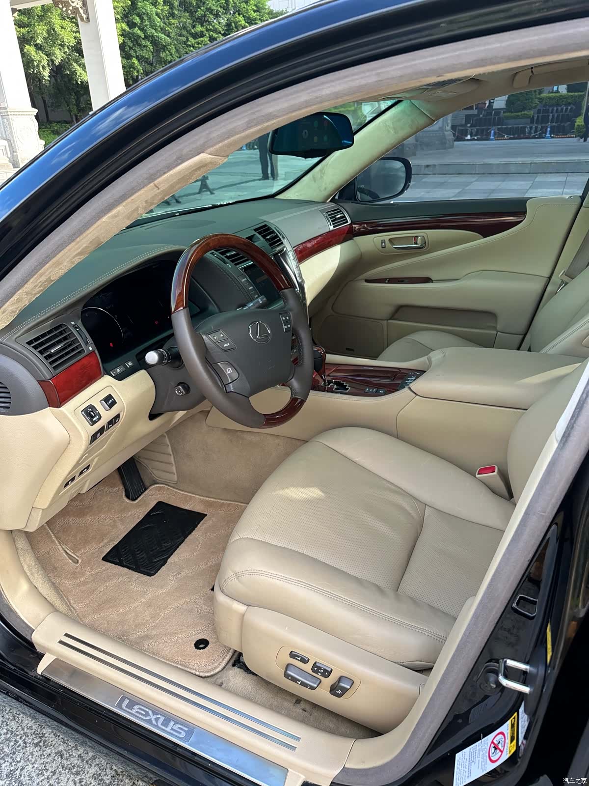 Lexus LS, 2008 9