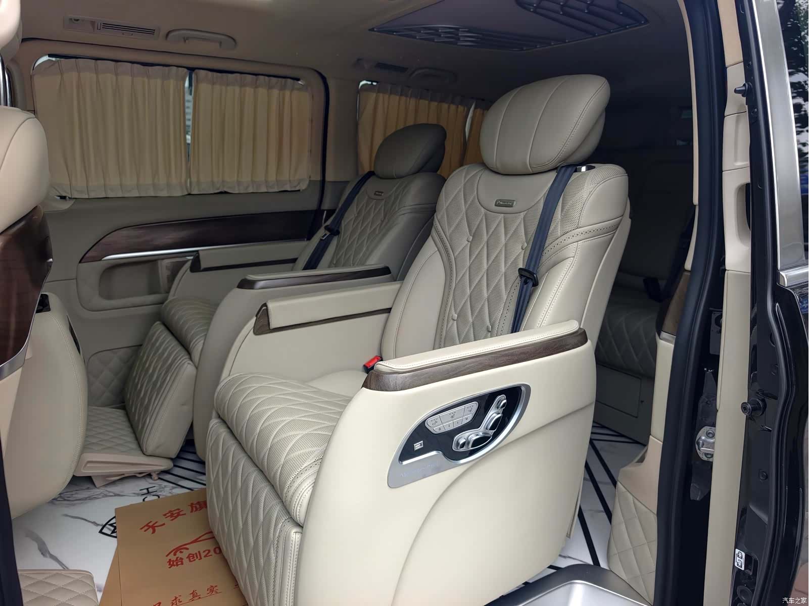 Mercedes-Benz V-Class, 2022 16