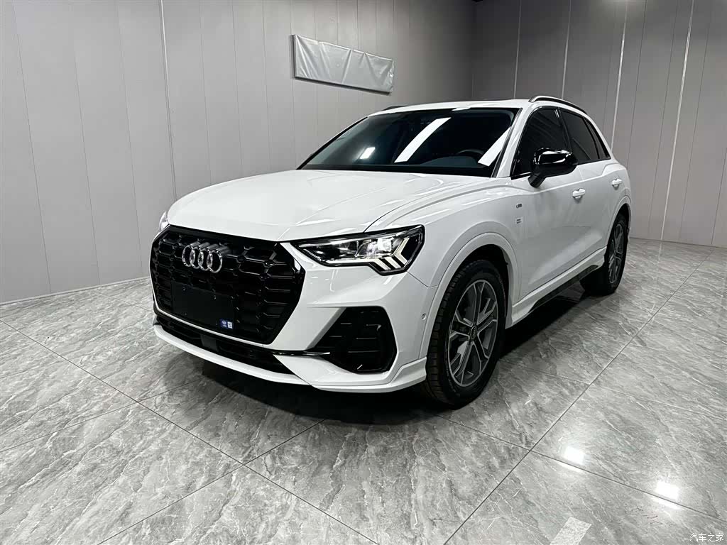 Audi Q3, 2023 1