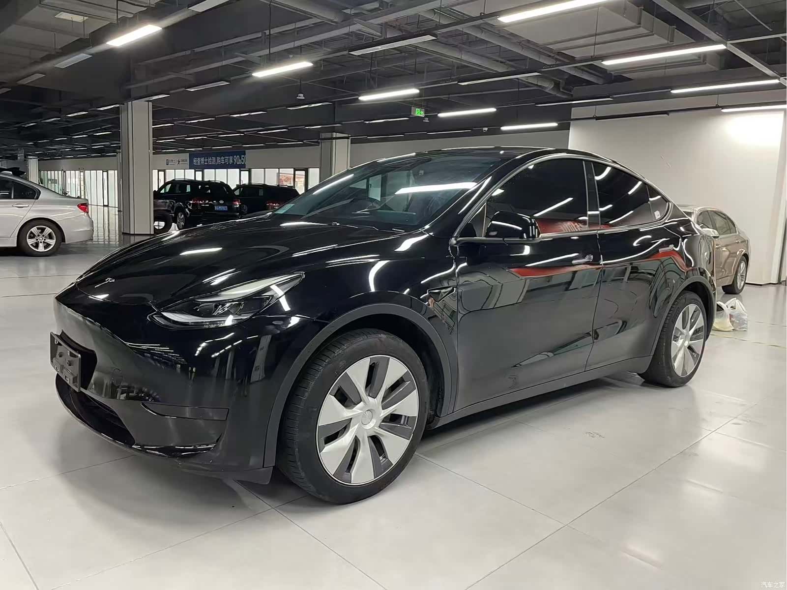 Tesla Model Y, 2023 1