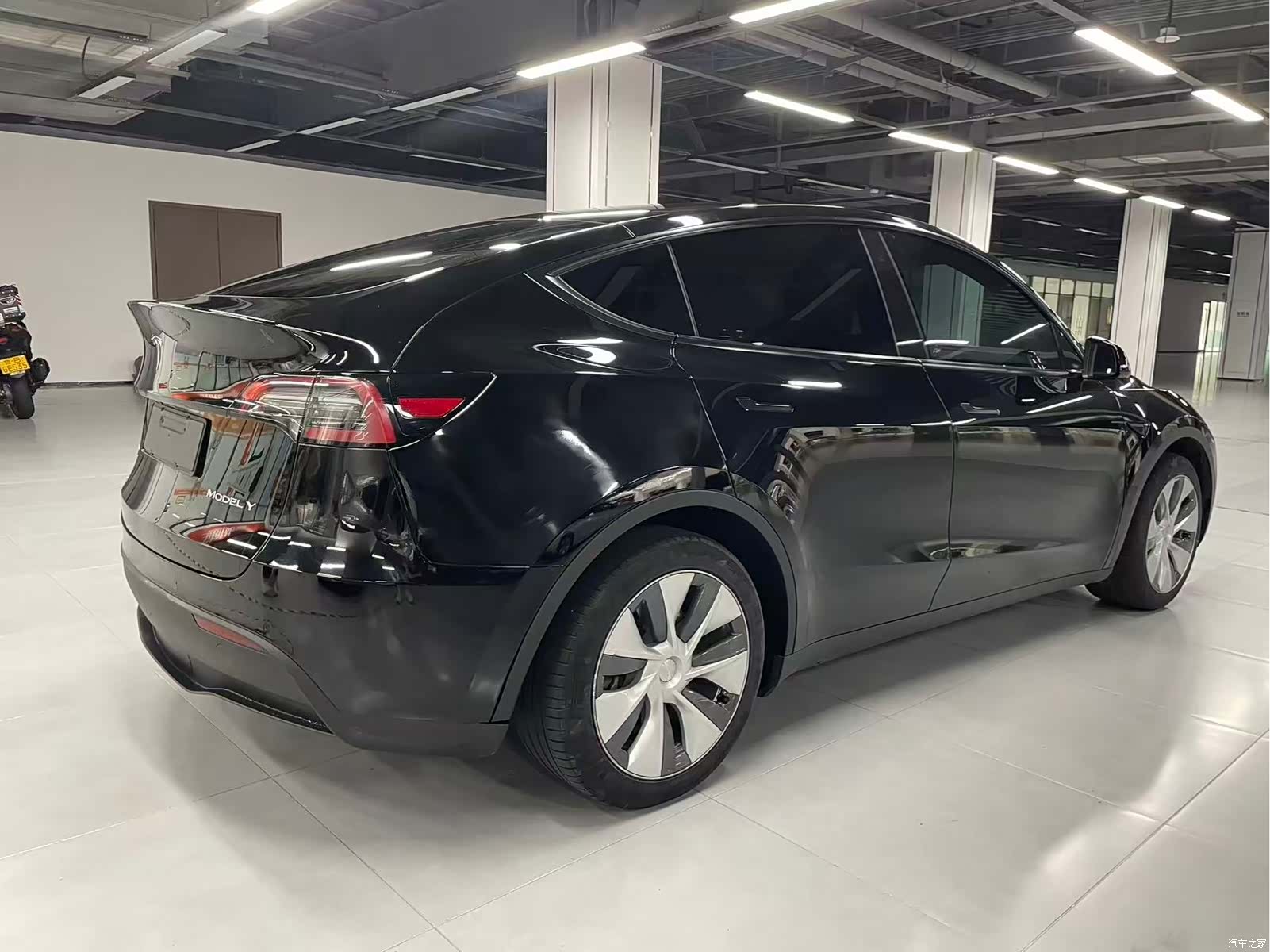 Tesla Model Y, 2023 3