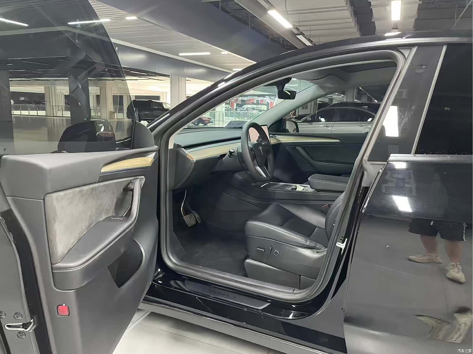 Tesla Model Y, 2023 все фото