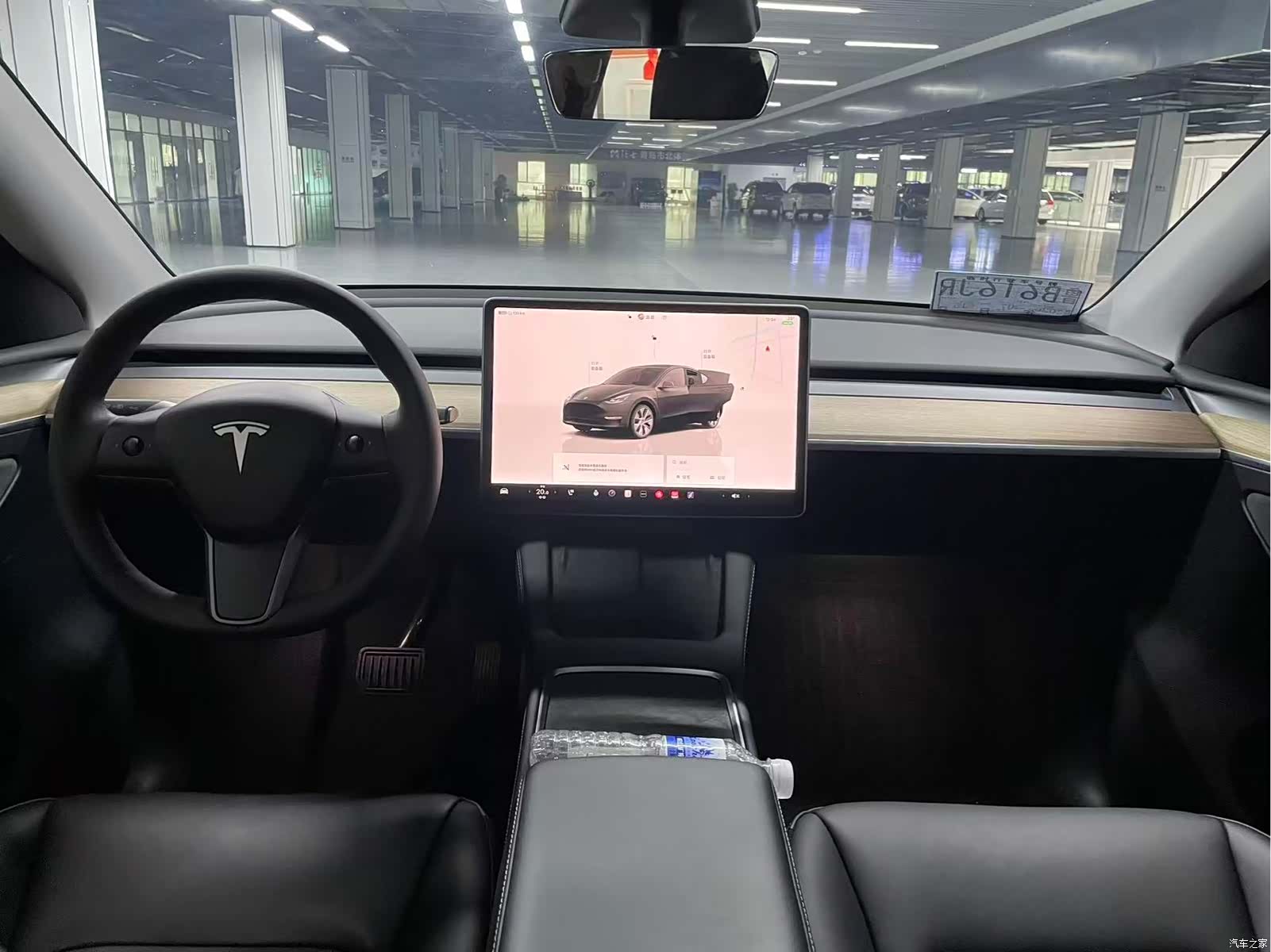 Tesla Model Y, 2023 4