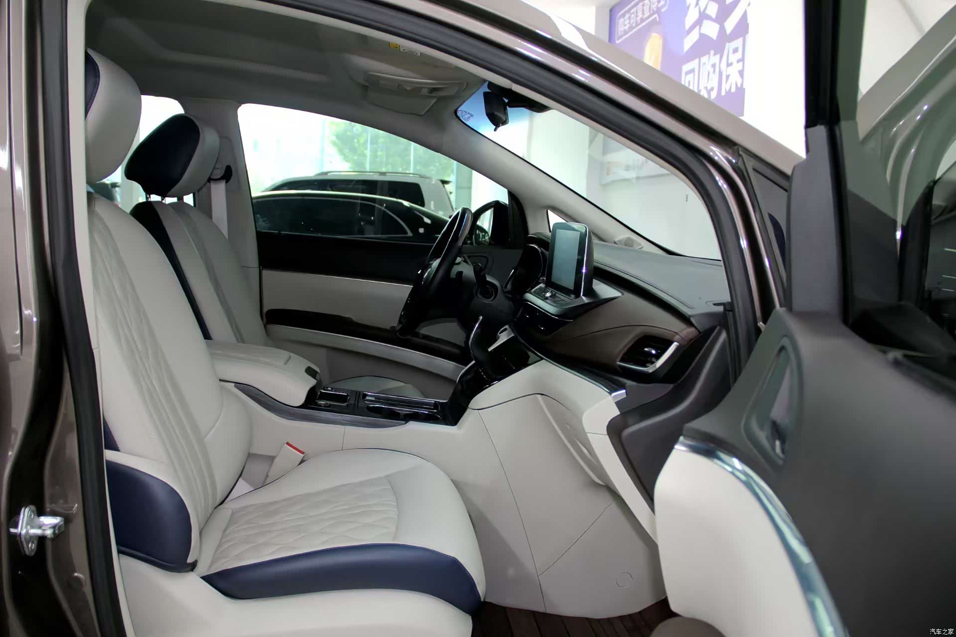 Buick GL8, 2022 4