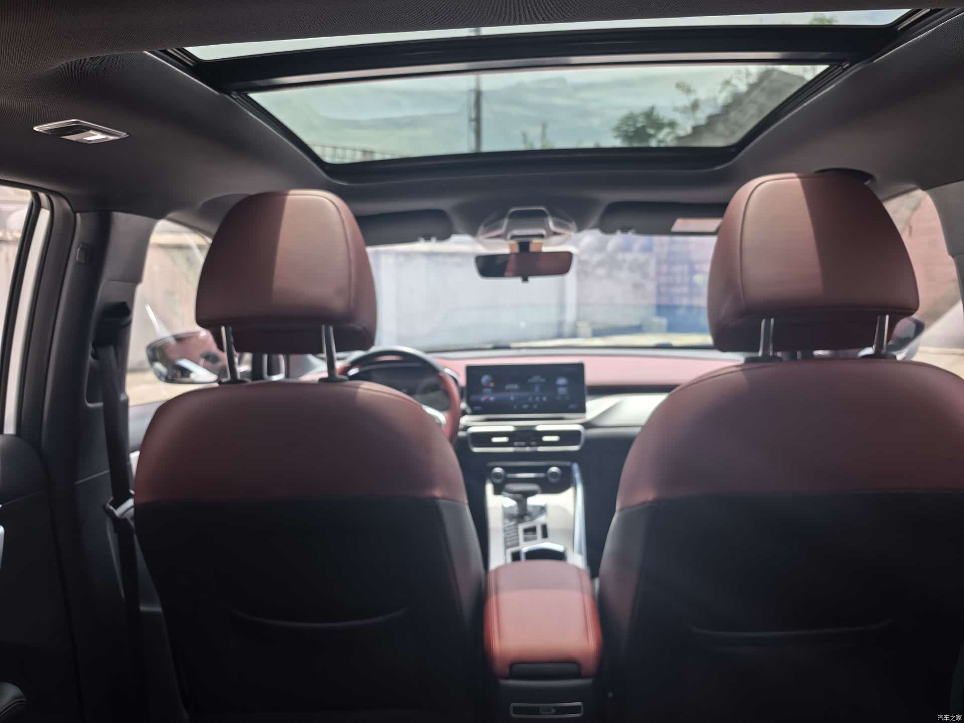 Geely Coolray, 2022 13
