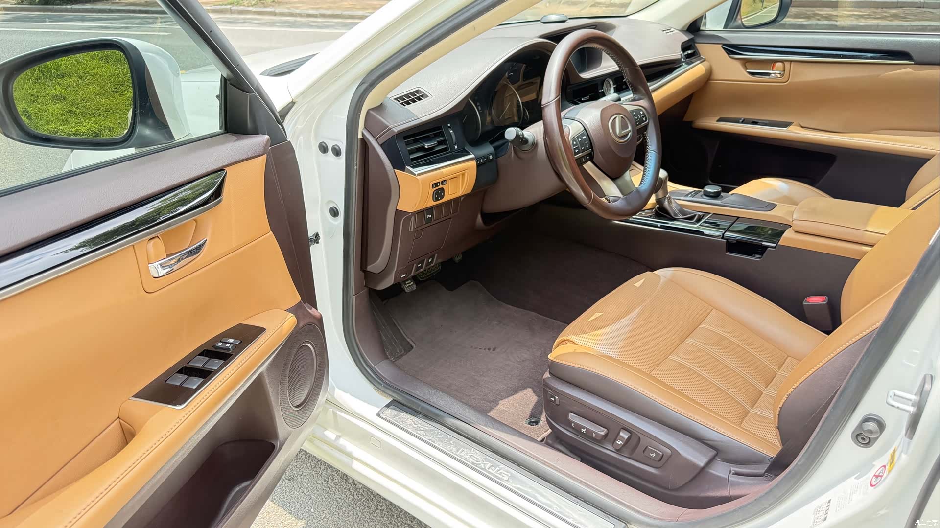 Lexus ES, 2016 10