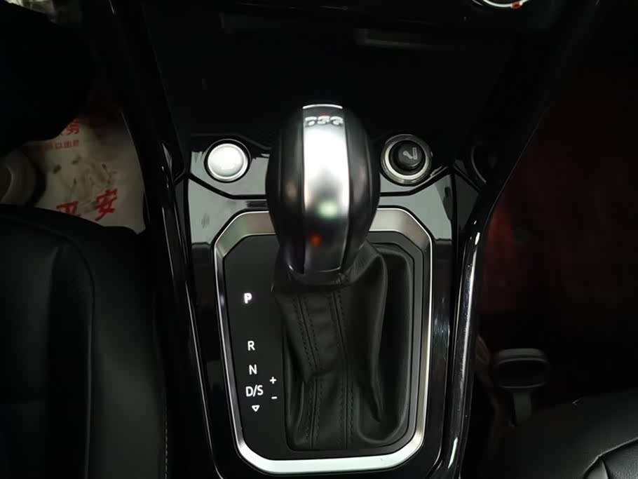 Volkswagen T-ROC exploring Songs