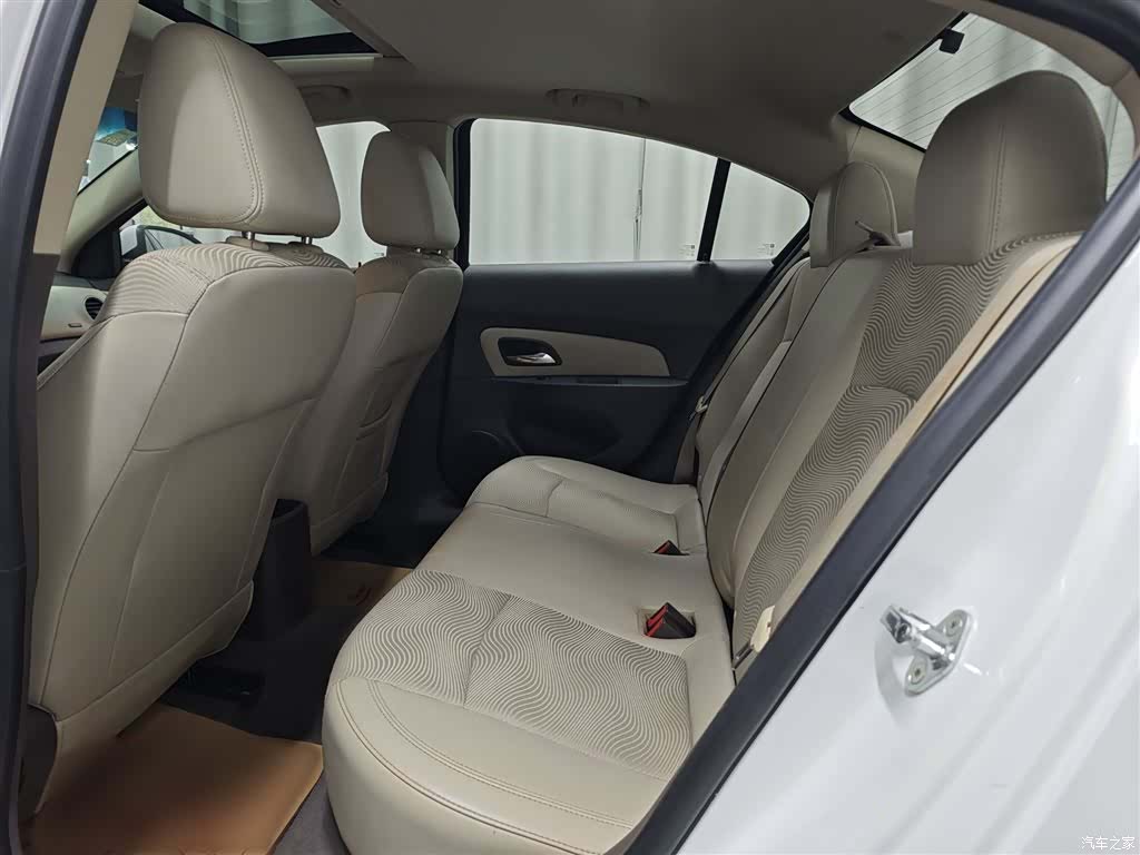 Chevrolet SE, 2016 13