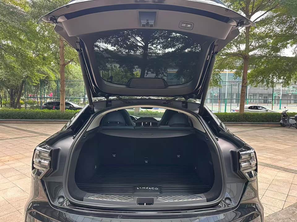 Lynk & Co 05