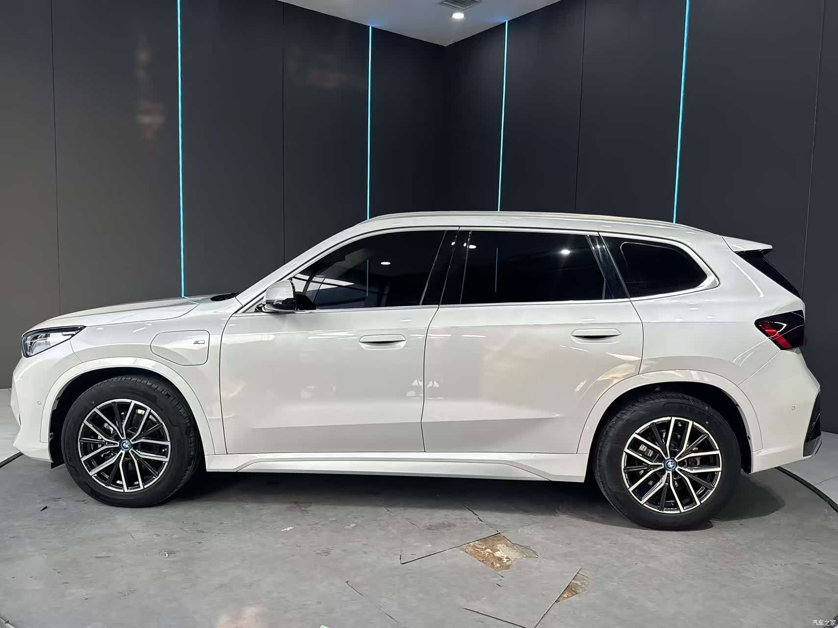 BMW iX1, 2024 4