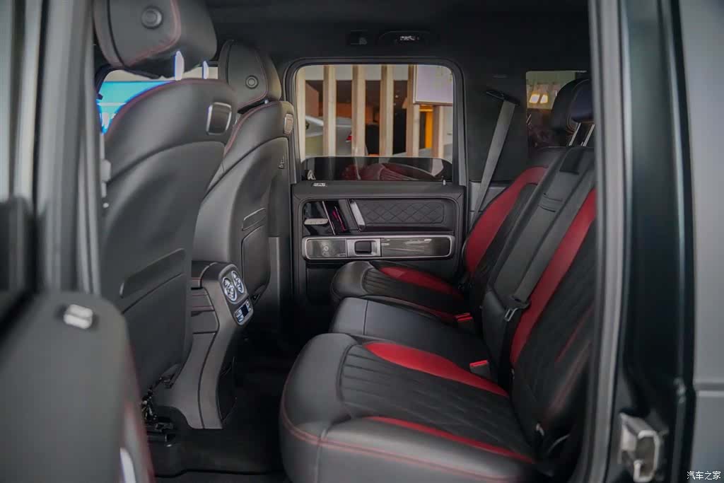 Mercedes-Benz G-Class, 2024 3