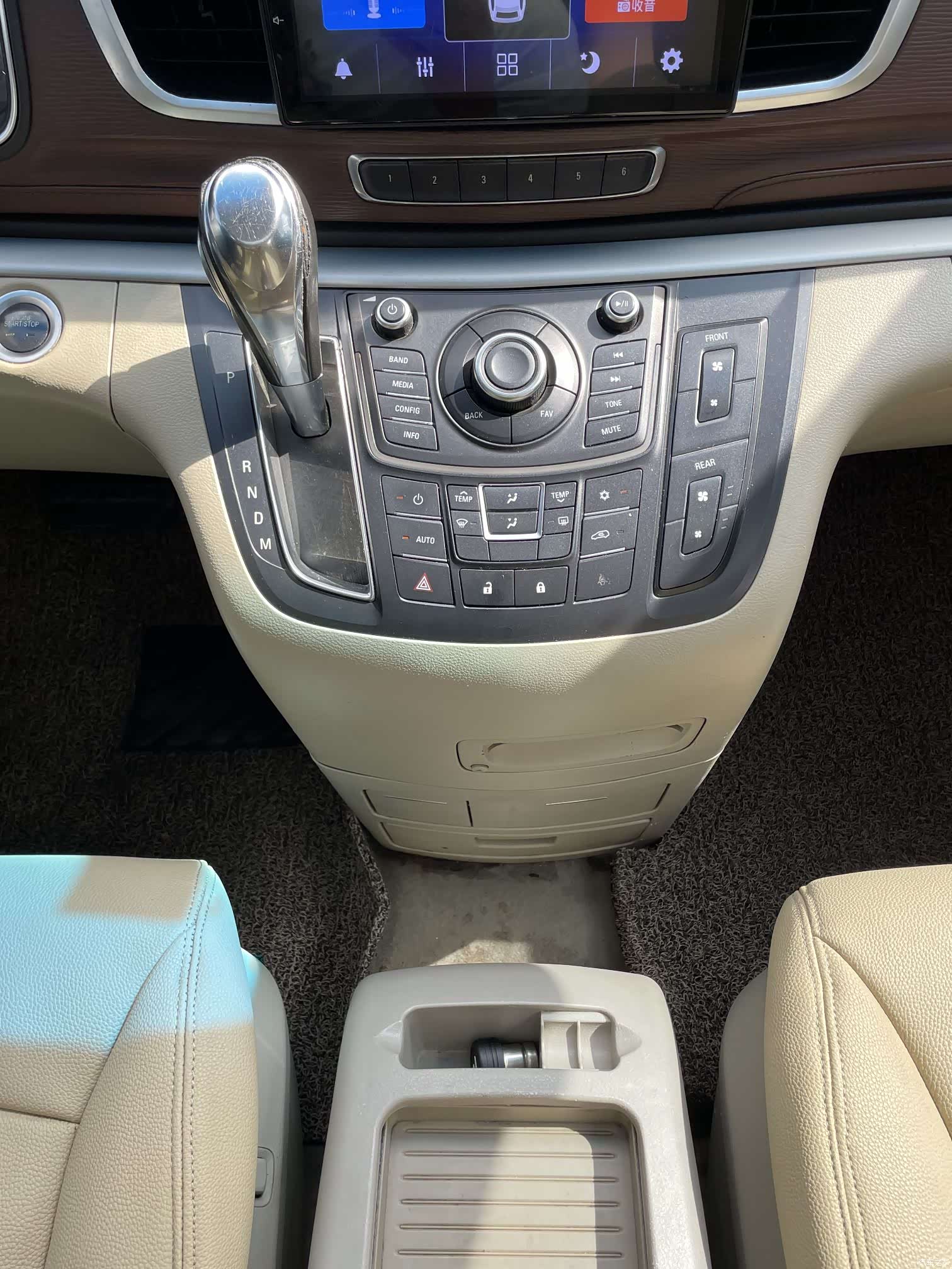 Buick GL8, 2015 6