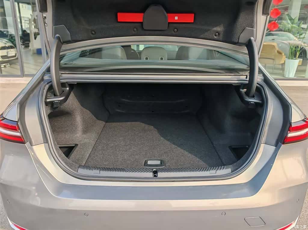 BMW i5, 2025 13