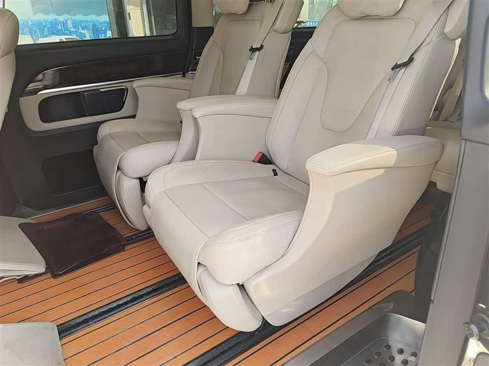 Mercedes-Benz V-class