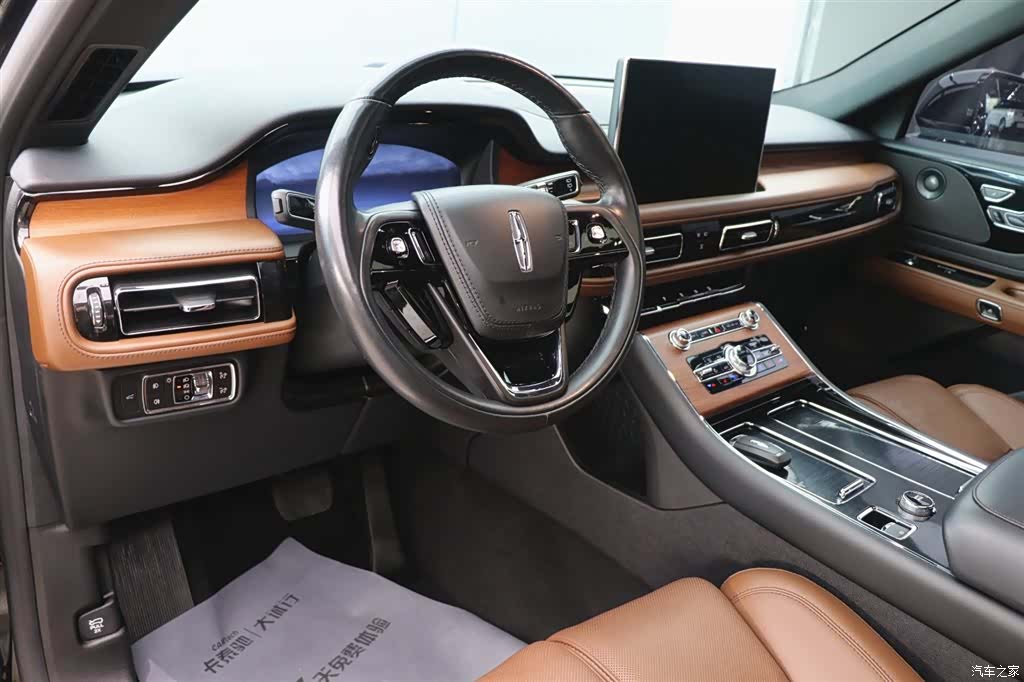 Lincoln Aviator, 2023 13