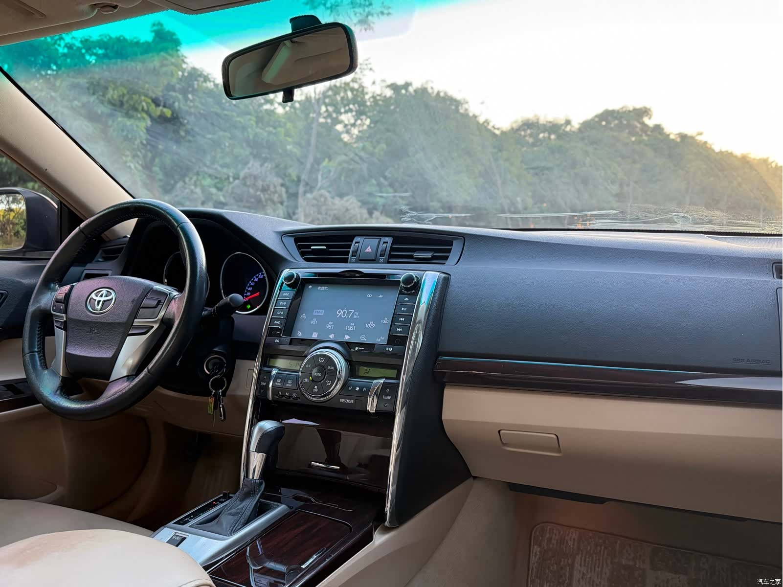 Toyota 2.5V, 2012 16