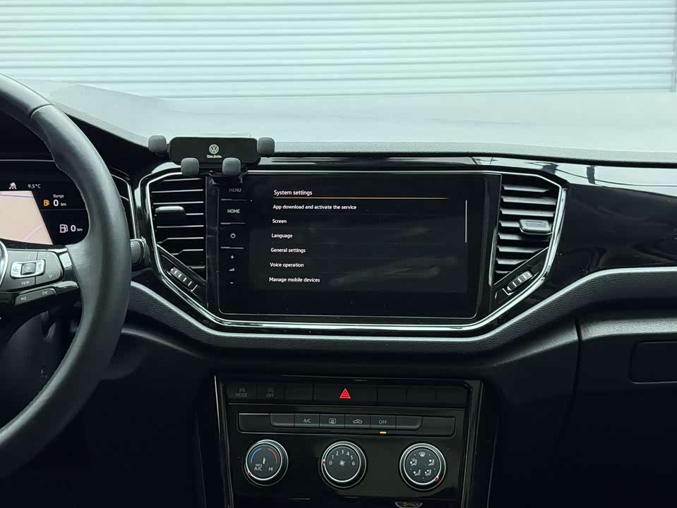 Volkswagen T-ROC exploring Songs