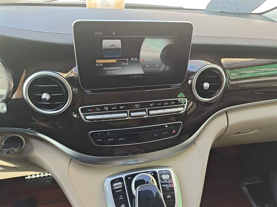 Mercedes-Benz V-class