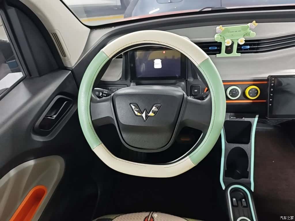 Wuling MINIEV, 2020 11