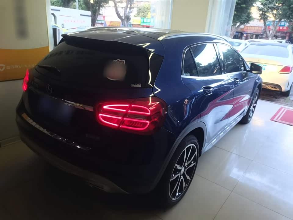 Mercedes-Benz GLA