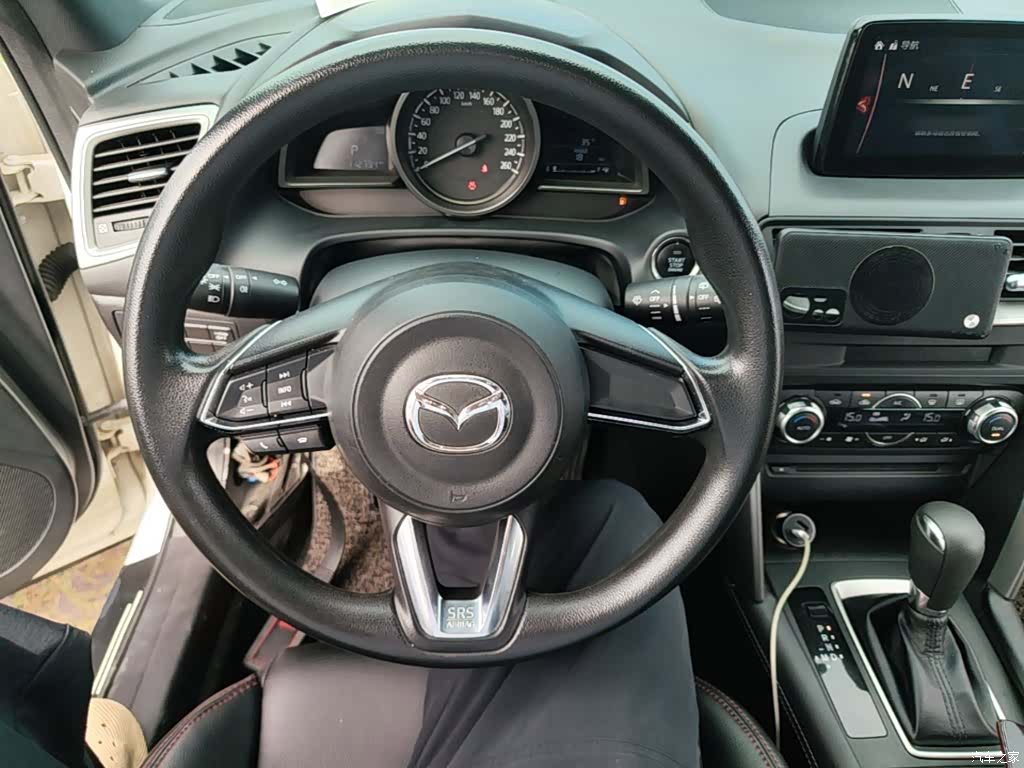 Mazda CX-4, 2019 11
