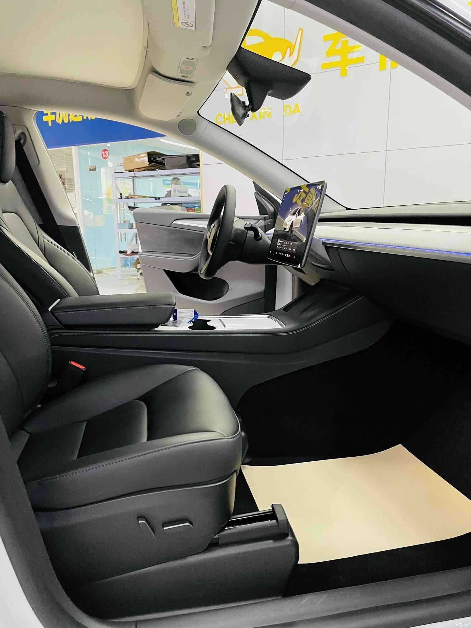Tesla Model Y, 2024 6