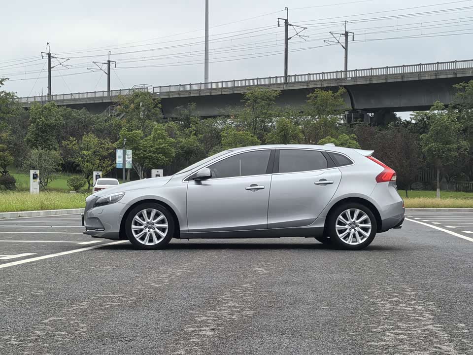 Volvo V40