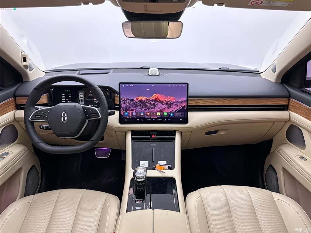 AITO M7, 2023 10