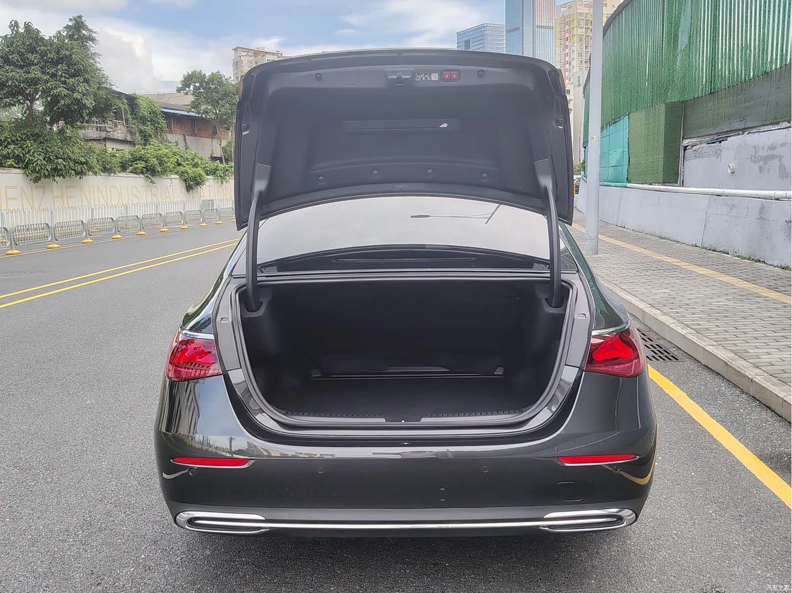 Mercedes-Benz E-Class, 2025 21