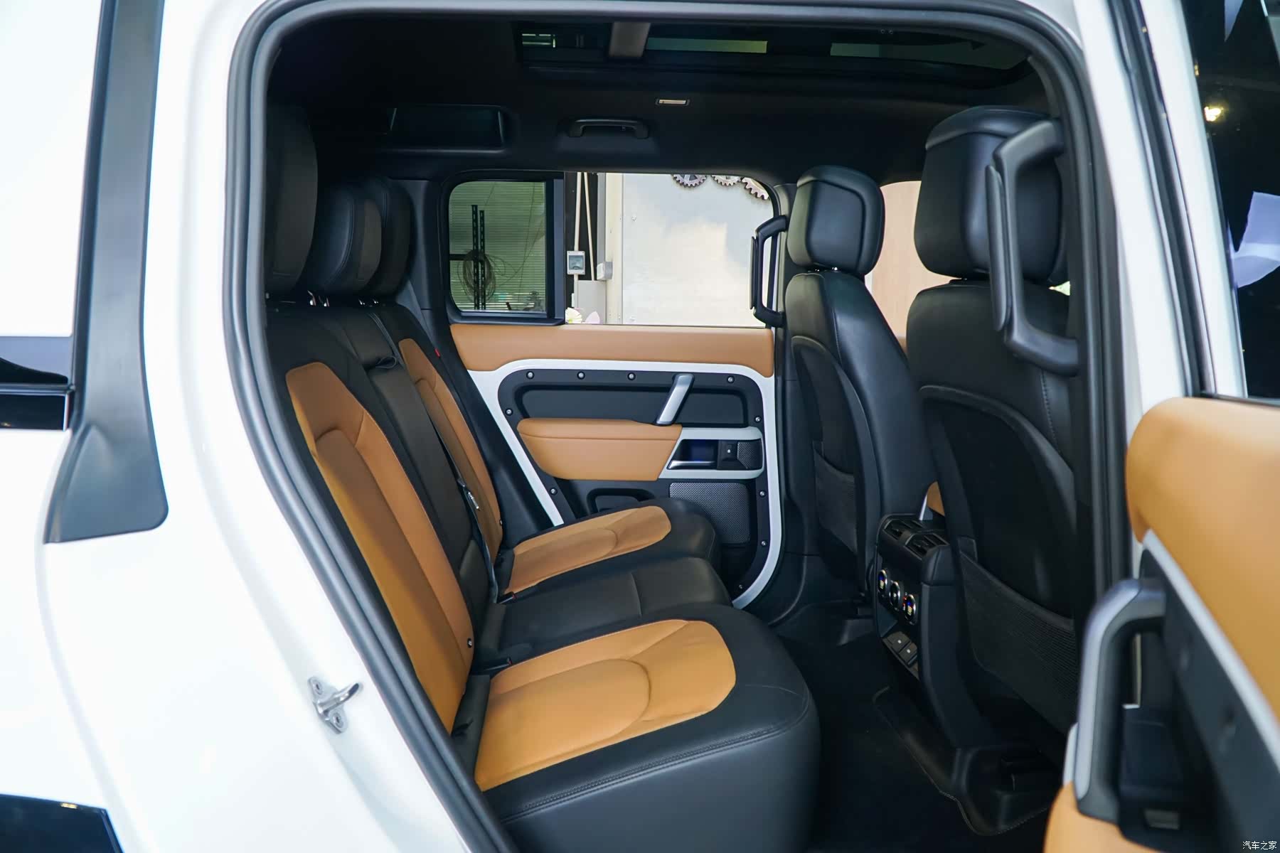 Land Rover Defender, 2023 11