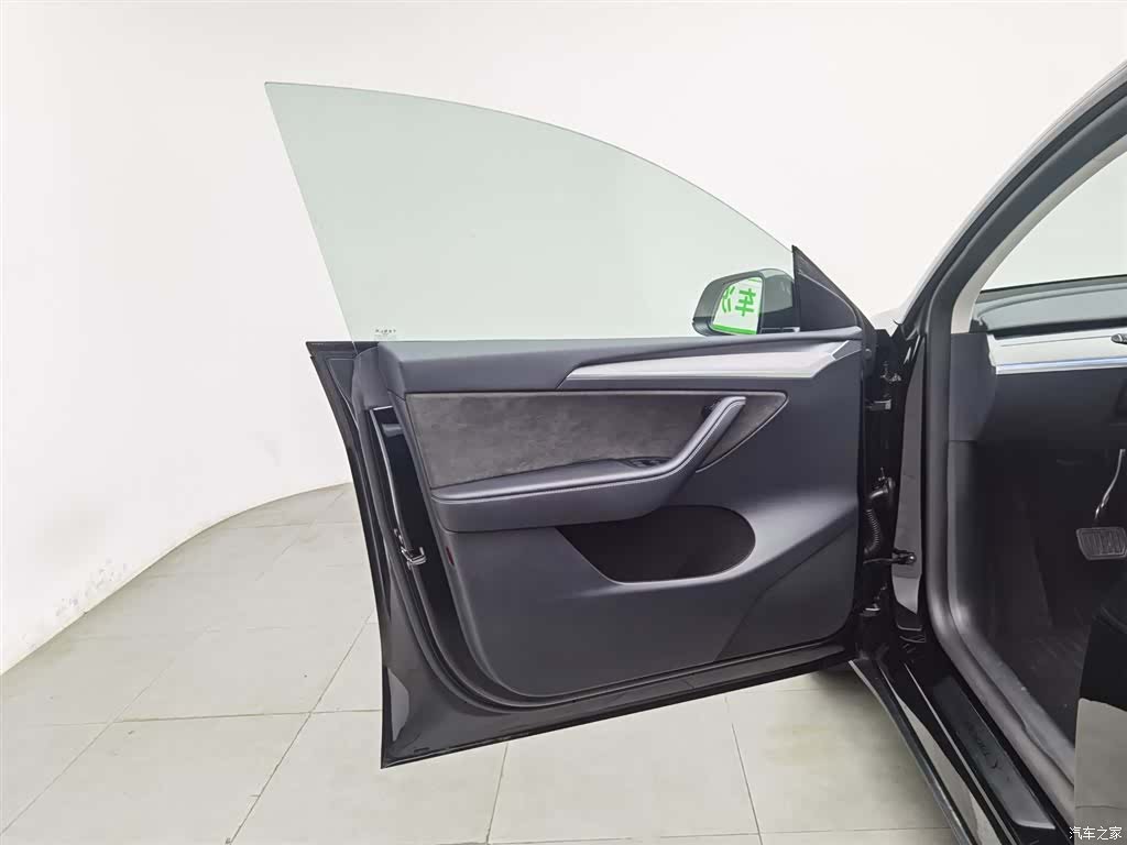 Tesla Model Y, 2024 8
