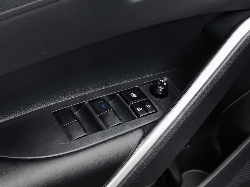 Toyota Corolla Sharp amplifier