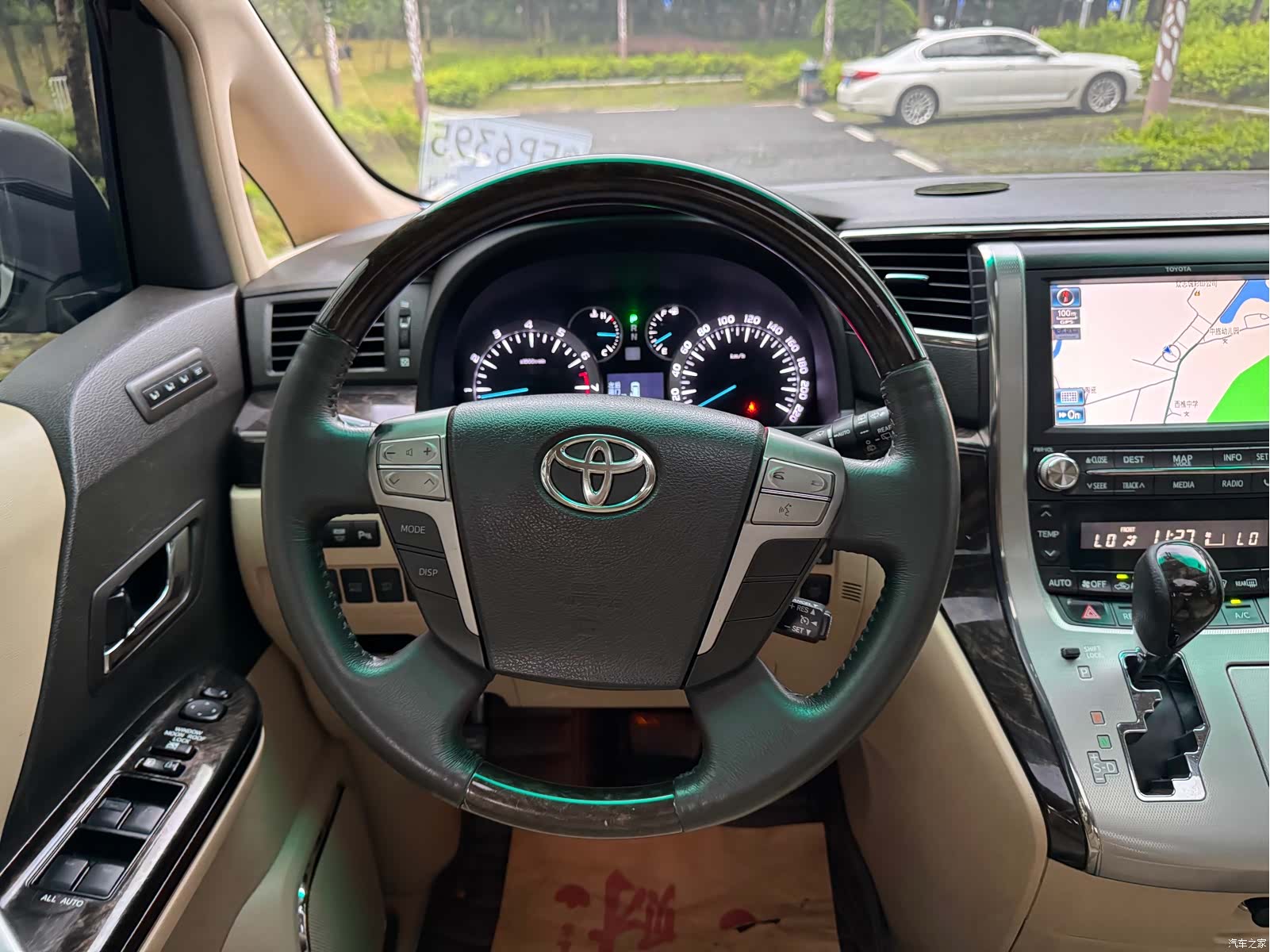 Toyota Alphard, 2013 17
