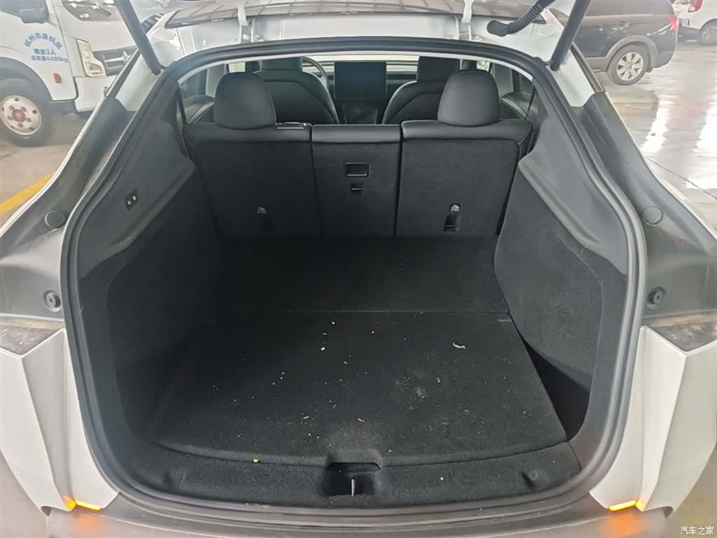 Tesla Model Y, 2025 19